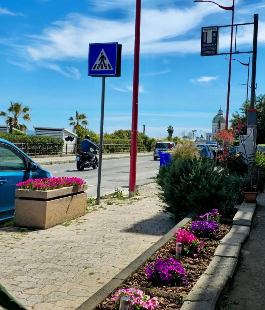 Appartamento Poseidon- Seaview Messina 0*,  Italia